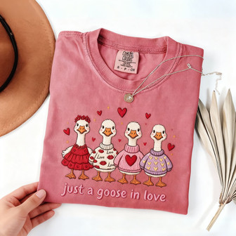 Romantic Goose Comfort Colors T-shirt - Embroidered Valentine Gift - Thegiftio UK