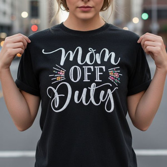 Mom Life Relaxed Vibe - Embroidered Comfort Colors T-shirt Gift - Thegiftio UK