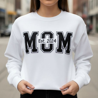 Cozy Mama Bear Embroidered Sweatshirt - The Ultimate Gift - Thegiftio UK