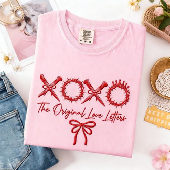 XOXO Faith-Inspired Valentine Embroidered Comfort Colors T-shirt - Thegiftio UK