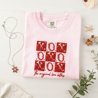 Embrace Love - XOXO Letter Embroidered Comfort Colors T-shirt - Thegiftio UK