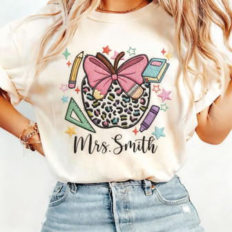 Your Custom Teacher's Retro Apple Embroidered Comfort Colors Tee - Thegiftio UK