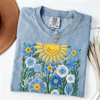The Helping Minds Grow Comfort Colors Embroidered Teacher T-shirt - Thegiftio UK