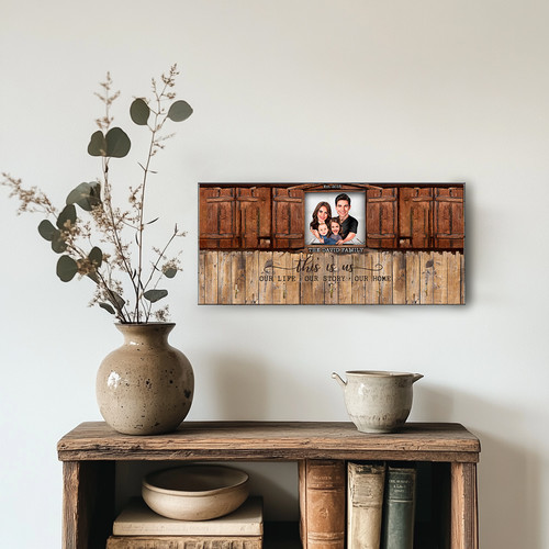 Family caricature portrait key holder in rustic dark walnut, wall-mounted with 5 hooks for entryway organization | Familywalldecor