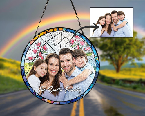 Personalized family photo stained glass suncatcher in oval leaded glass with hanging chain, custom portrait window decor | Familywalldecor