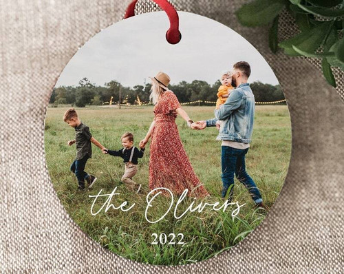 personalized family portrait ornament, round ceramic with red ribbon, custom names and year, Christmas gift for daughter | Familywalldecor