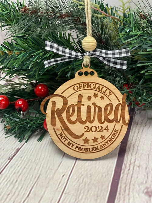 Retirement Christmas ornament, personalized engraved wooden keepsake with names and date, thoughtful gift for a new retiree | Familywalldecor