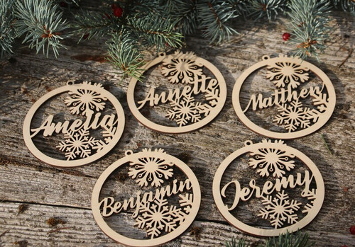 Christmas wooden ornament personalized with engraved names for holiday tree décor, rustic wood bauble, heartfelt family gift | Familywalldecor