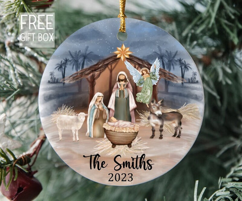 Christian nativity ornament with Holy Family and star, personalized with family name and year, Christmas tree keepsake | Familywalldecor