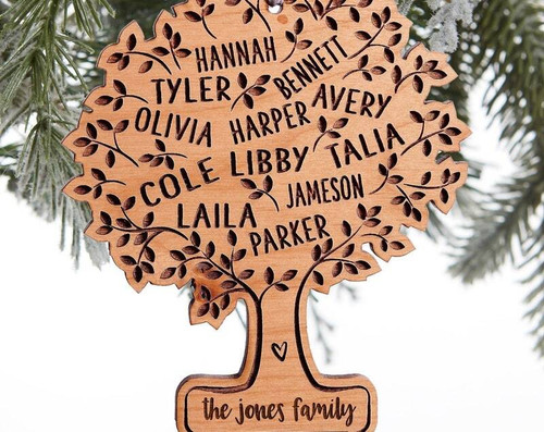 Family tree ornament in natural wood, personalized with family names and year; heartfelt Christmas gift and tree decor | Familywalldecor