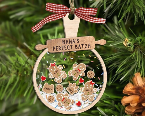 Gingerbread family ornament for Grandma, personalized with grandkids’ names, custom Christmas tree gift for holiday memories | Familywalldecor