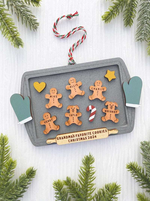 Grandma kitchen art ornament with personalized family names and 2024 year, rustic wooden round, red ribbon, Christmas gift | Familywalldecor