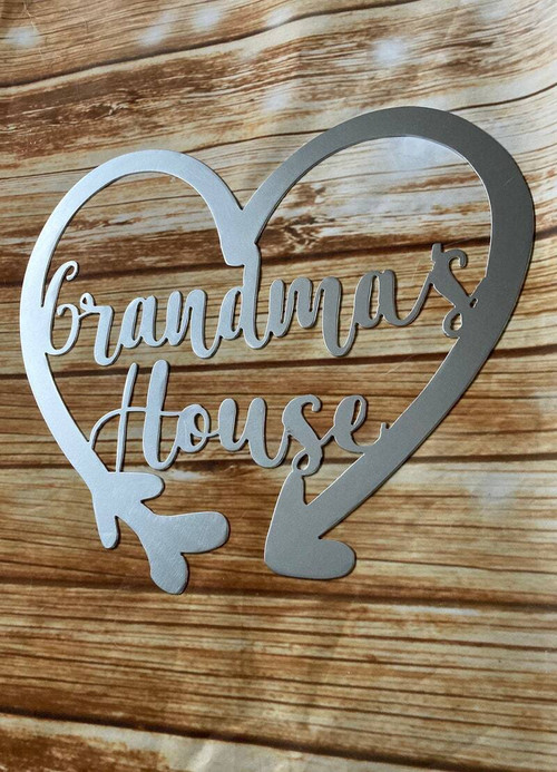 Heartfelt grandma metal wall art sign with heart motif, personalized with names, perfect Mother’s Day gift idea | Family Wall Decor