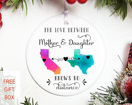 Mother daughter ornament personalized with names and hearts, long-distance gift for Christmas to celebrate your bond | Familywalldecor