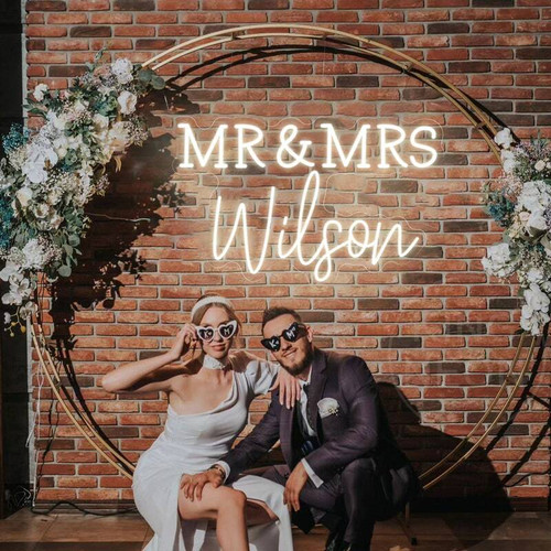 Wedding welcome neon sign personalized with last name; modern metal decor backdrop, chic wedding gift for couples | Family Wall Decor