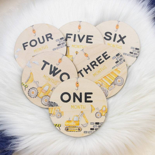 Construction theme baby milestone discs, wooden set of 12 months, personalized with name for monthly photos and keepsake | Family Wall Decor