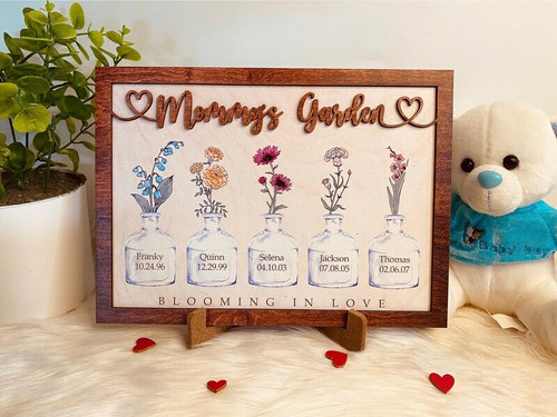 Birth month flowers wooden garden sign personalized for Mom with children’s blooms and names; meaningful Mother’s Day gift | Familywalldecor