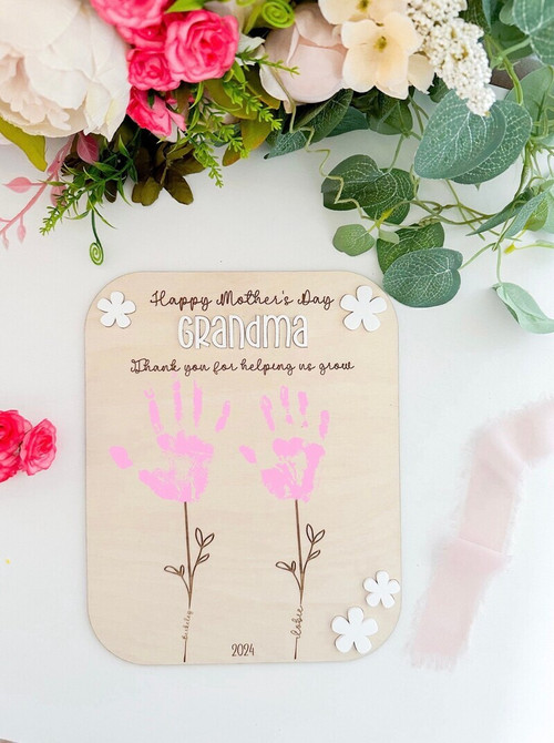 Personalized mom handprint wood sign with kids’ names and date, rustic farmhouse wall decor, heartfelt Mother’s Day gift | Familywalldecor