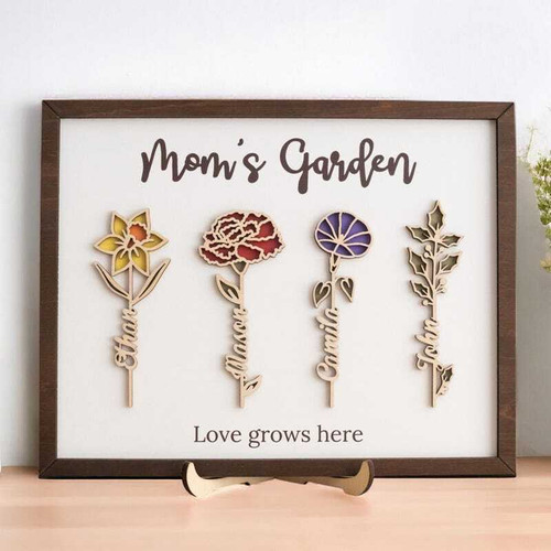 Mom's Garden wood sign, rustic personalized wall decor in wood, custom with children's names as flowers for Mother's Day | Familywalldecor