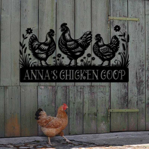 Farm animal metal sign for chicken coop, personalized with family name; rustic farmhouse decor or gift for Mom or Grandma | Family Wall Decor