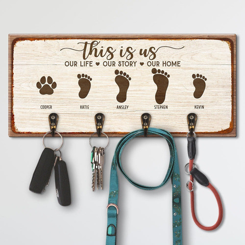 Personalized family name wood key holder for wall with paw print and 4 hooks, rustic script for entryway, housewarming gift | Familywalldecor