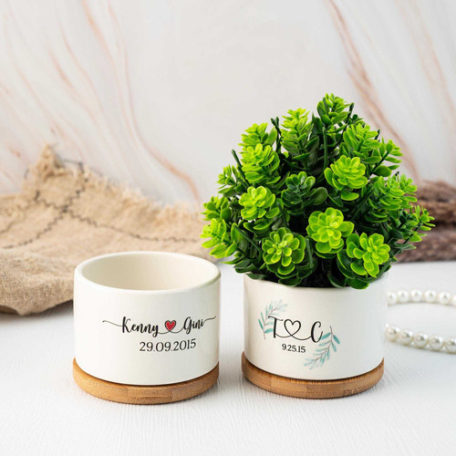 Personalized couple's name ceramic plant pot in white with custom names and wedding date, minimalist script for newlyweds | Familywalldecor