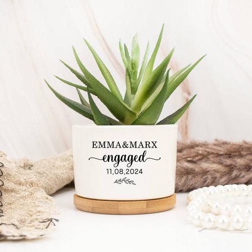 Engaged couple name ceramic plant pot with custom names and date, minimalist white flower pot, anniversary newlywed gift | Familywalldecor