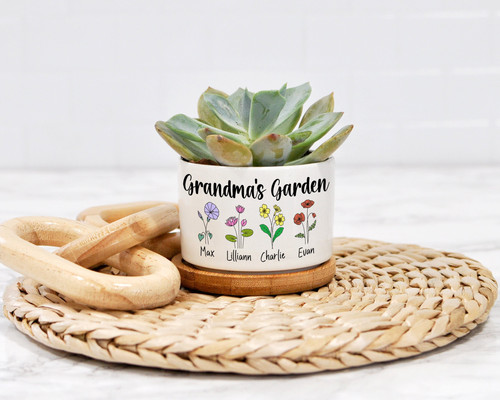 Grandma's Garden ceramic plant pot, personalized with custom birth flowers, white succulent planter, Mother's Day gift | Familywalldecor