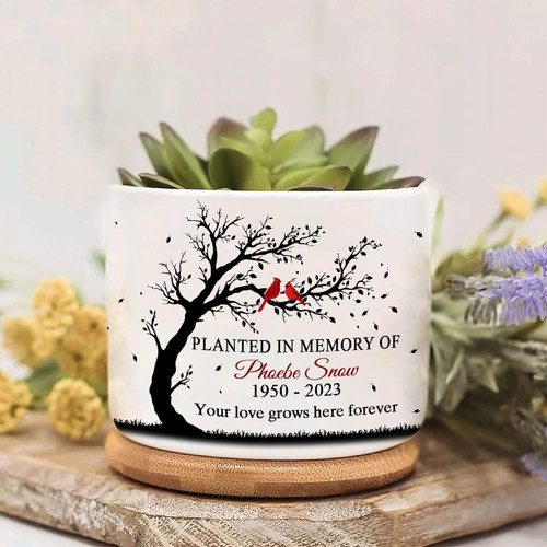 Personalized memorial ceramic plant pot honoring Mom in Heaven, custom name and dates, thoughtful sympathy gift from daughter | Familywalldecor