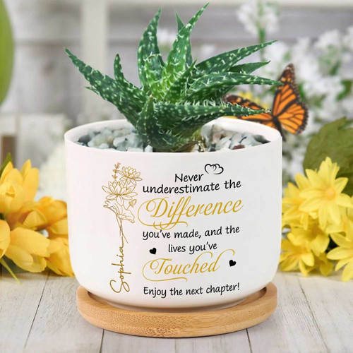 Happy retirement ceramic plant pot, personalized with name and date, gift for mom or colleague to mark the occasion. | Familywalldecor