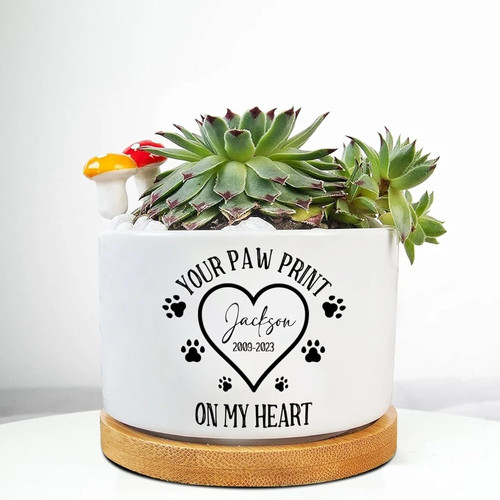 Dog memorial plant pot, personalized with pet name and dates, white ceramic planter with paw heart, bamboo tray sympathy gift | Familywalldecor
