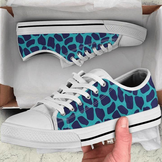 Giraffe on sale tennis shoes