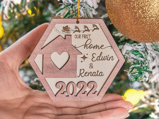 Personalised Our First Christmas Engaged Bauble Decoration - Christmas  Engagement Gifts for Couples - Wooden Hanging Ornament for Fiance - Fiance  Gifts for Him - Engagement Christmas Decoration