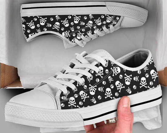 Converse with skulls best sale