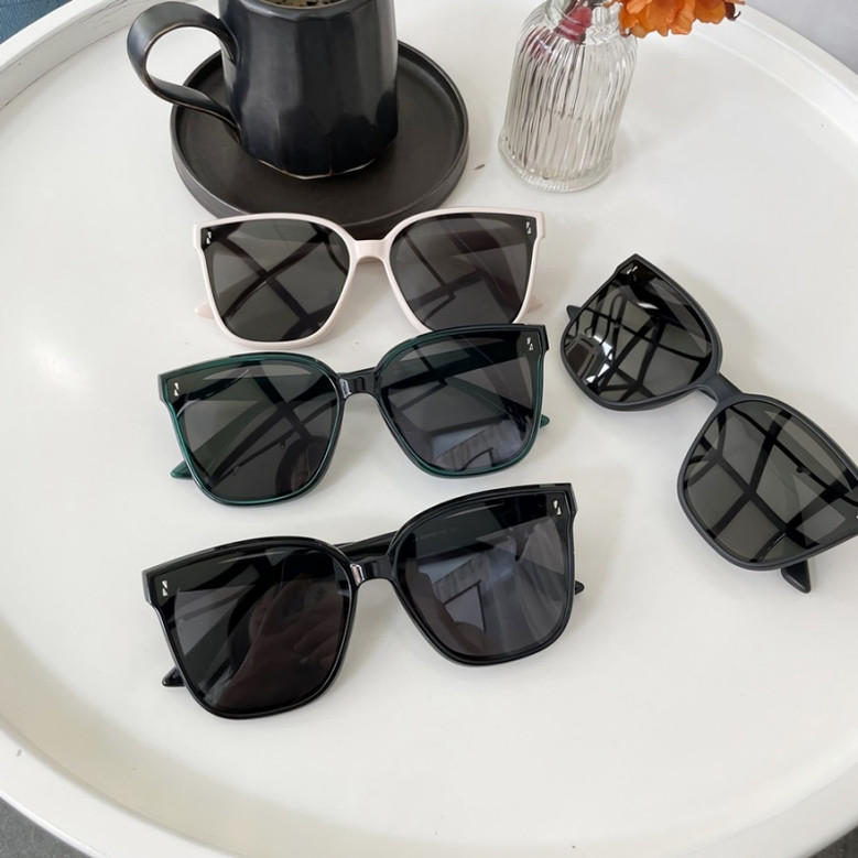 One Pc New Stylish Four Colors Square Shape Plastic Frame Uv Protection Polarized Sunglasses