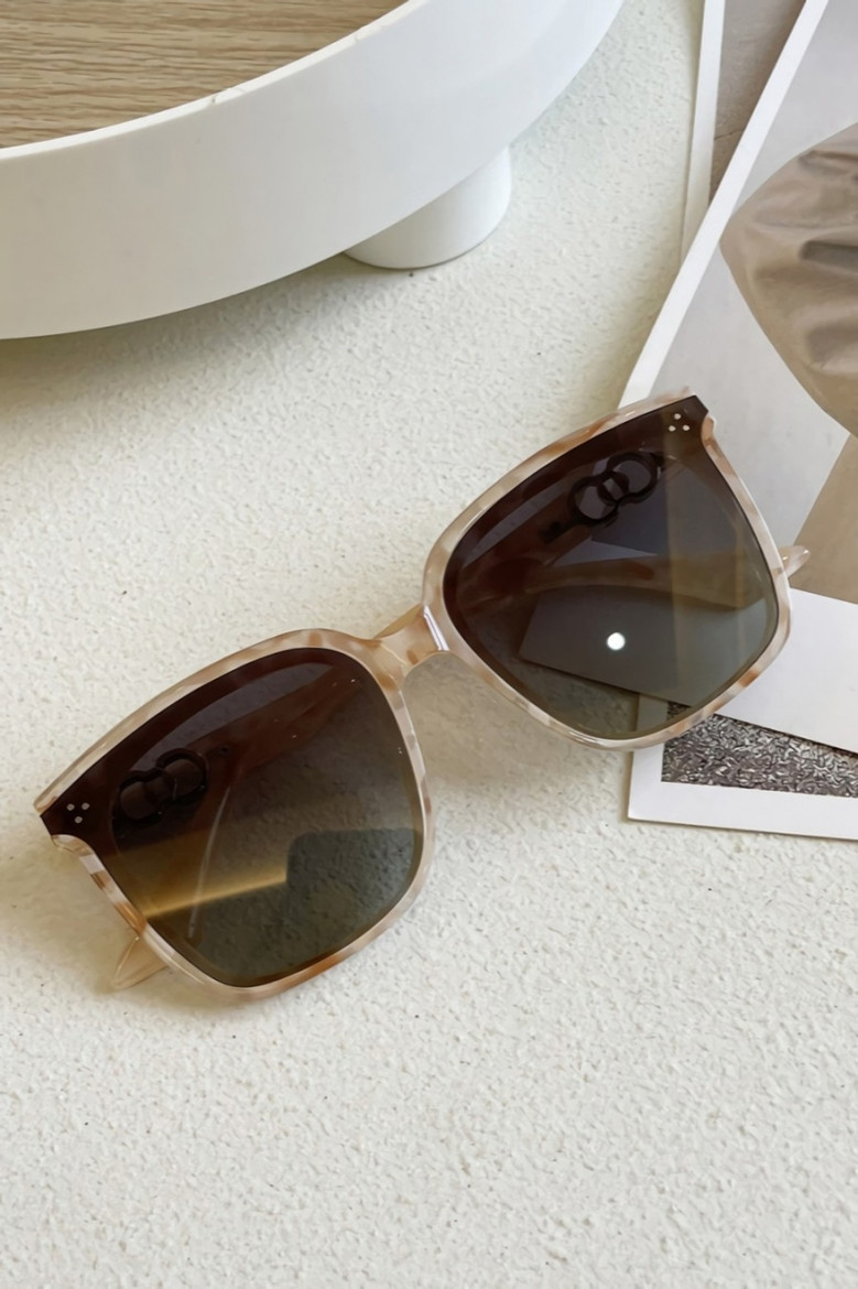 One Pc New Stylish Six Colors Square Shape Plastic Frame Legs Polarized Uv Protection Sunglasses