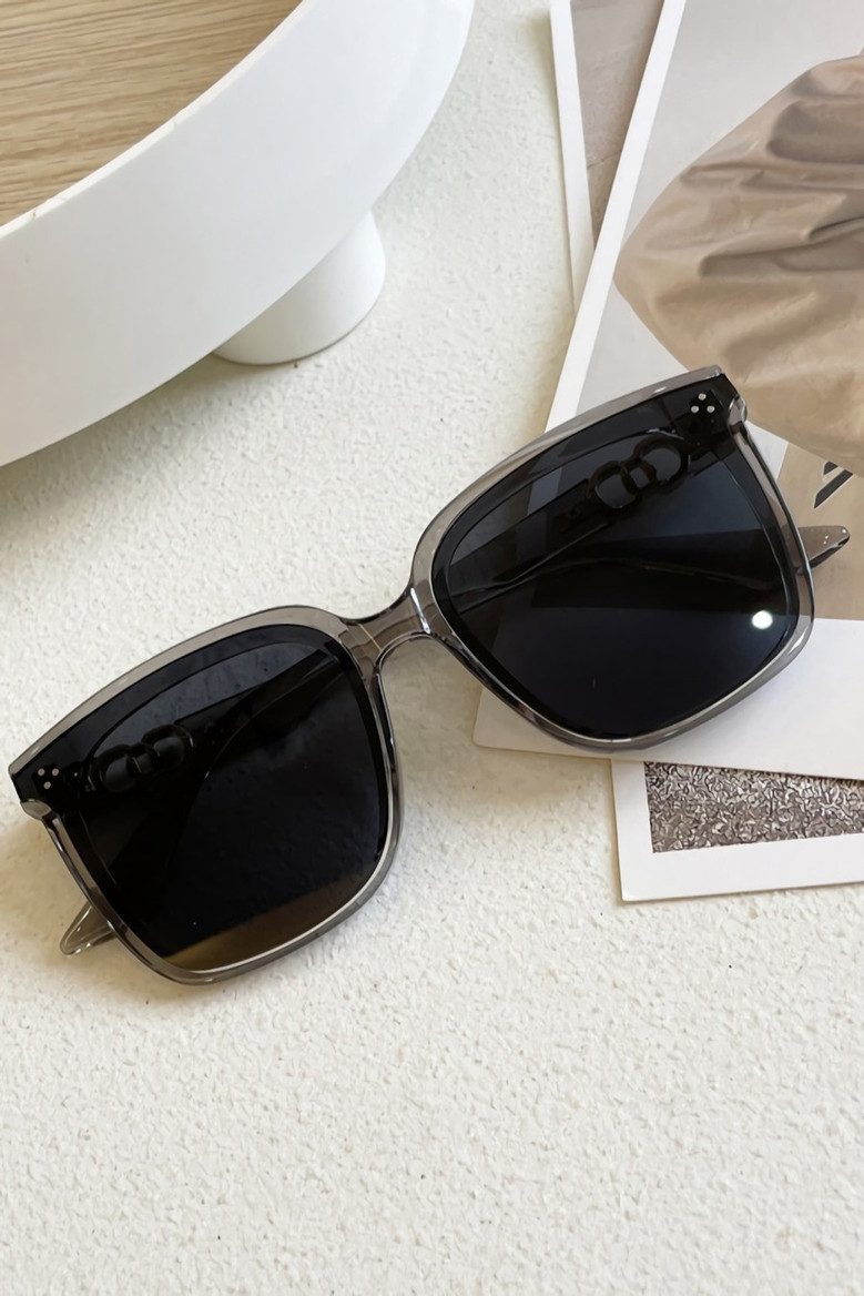 One Pc New Stylish Six Colors Square Shape Plastic Frame Legs Polarized Uv Protection Sunglasses