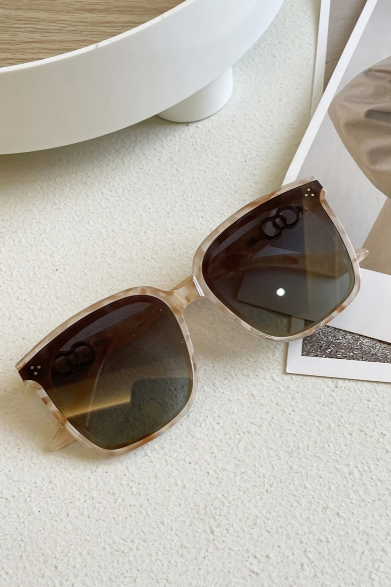 One Pc New Stylish Six Colors Square Shape Plastic Frame Legs Polarized Uv Protection Sunglasses