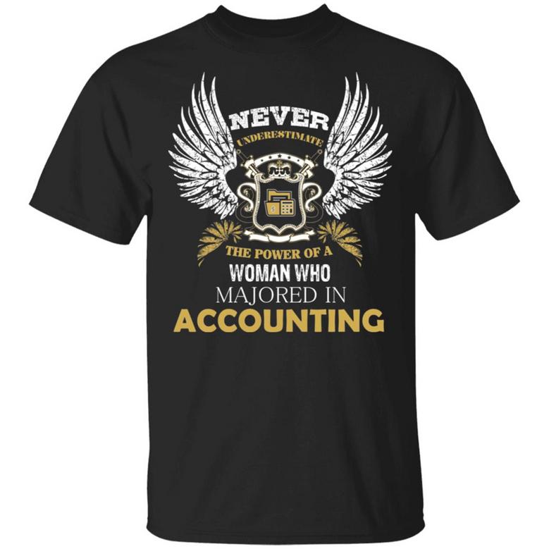 Never Underestimate The Power Of A Woman Who Majored In Accounting Graphic Design Printed Casual Daily Basic Unisex T-Shirt