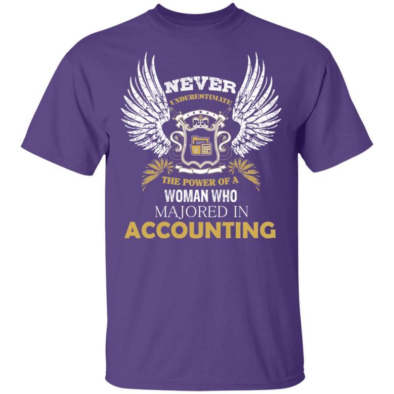 Never Underestimate The Power Of A Woman Who Majored In Accounting Graphic Design Printed Casual Daily Basic Unisex T-Shirt