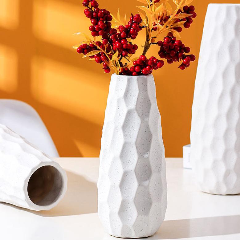 Modern Creative Gifts Accessories Tabletop Nordic Modern Handmade Ceramic Wedding Flower Vase For Home Decor