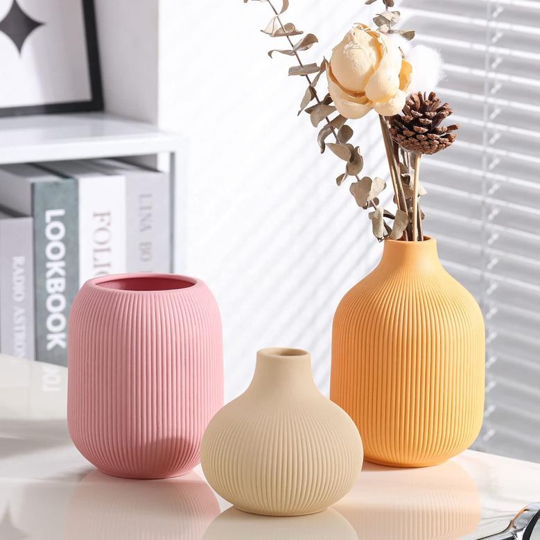 Nordic Modern Colorful Ceramic Vases Minimalist Decor Flower Vase Small Ribbed Boho Ceramic Vase For Shelf Home Decor
