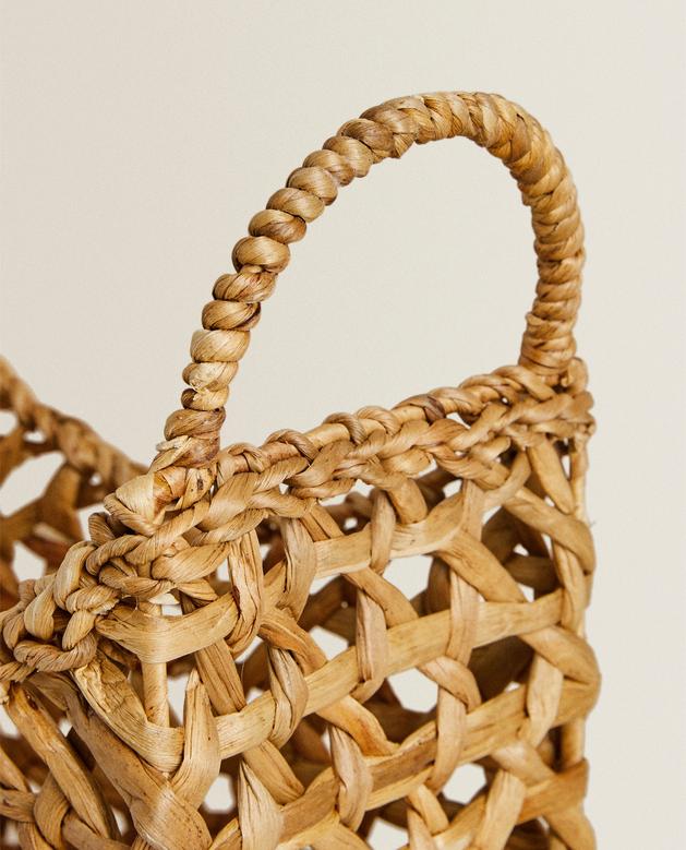 Woven Wicker Water Hyacinth Basket With Handles Suitable For Storing Fruits Or Home Decor