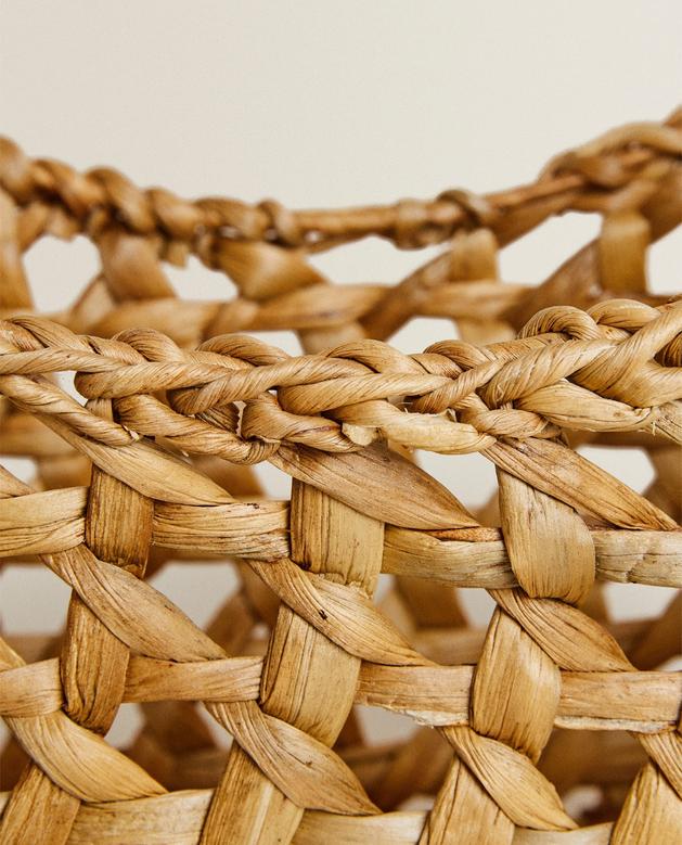 Woven Wicker Water Hyacinth Basket With Handles Suitable For Storing Fruits Or Home Decor