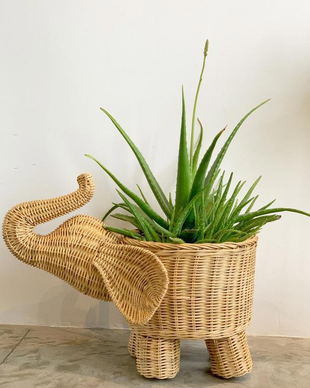 Handmade Wicker Rattan Elephant Planter for Home Decoration