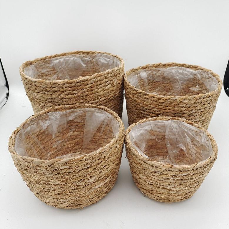 Stylish Round Wicker Storage Baskets for Vertical Gardens