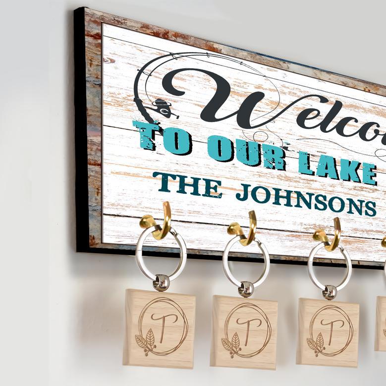 Welcome to Our Lake House – Rustic Family Caricature Key Holder for Charming Home Decor