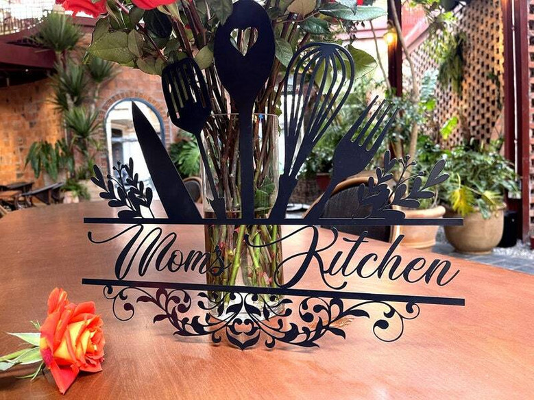 Custom Metal Kitchen Sign for Mom - Thoughtful Wall Art Gift for Home Décor