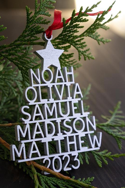 Personalized Wooden Ornament With Family Names For Tree Decoration - Thoughtful Christmas Gift