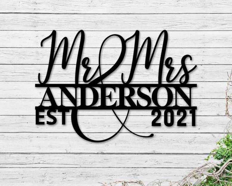 Mr And Mrs Metal Wedding Name Sign - Personalized Centerpiece For Wedding Venues And Sweetheart Tables